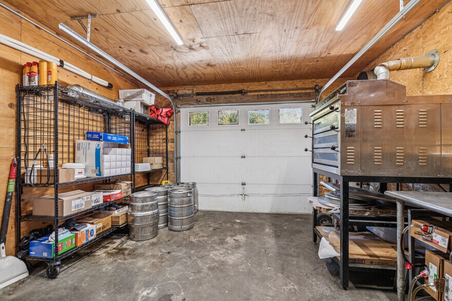 More Photos Of 1 Maple ave, Chelsea Restaurant For Sale