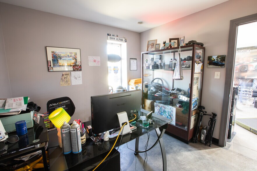 More Photos Of 5080 Rivers Ave, North Charleston Showroom For Sale