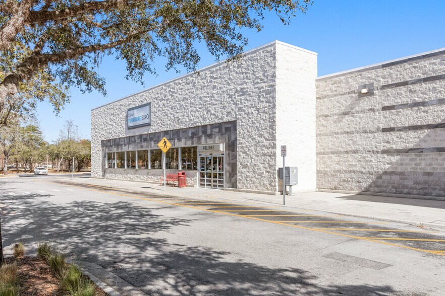More Photos Of 101 Towne Center Blvd, Sanford General Retail For Lease