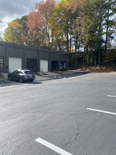 More Photos Of 3115-3121 Marjan Dr, Doraville Warehouse For Lease