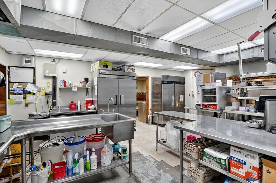 More Photos Of 550 McKeesport Rd, Elizabeth Freestanding For Sale