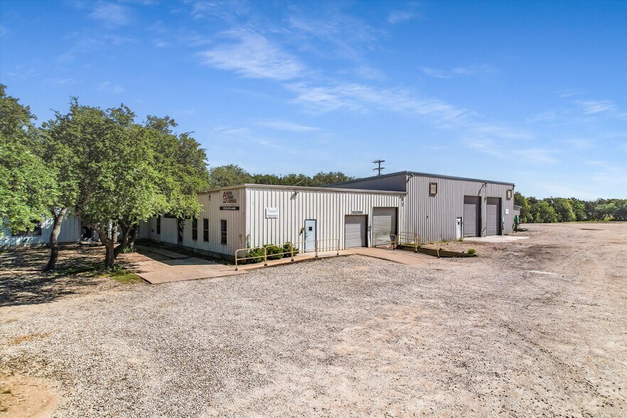 More Photos Of 904 Leander Dr, Leander Warehouse For Lease