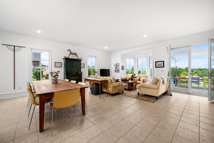 More Photos Of 9940 Middle Rd, Hammondsport Winery Vineyard For Sale