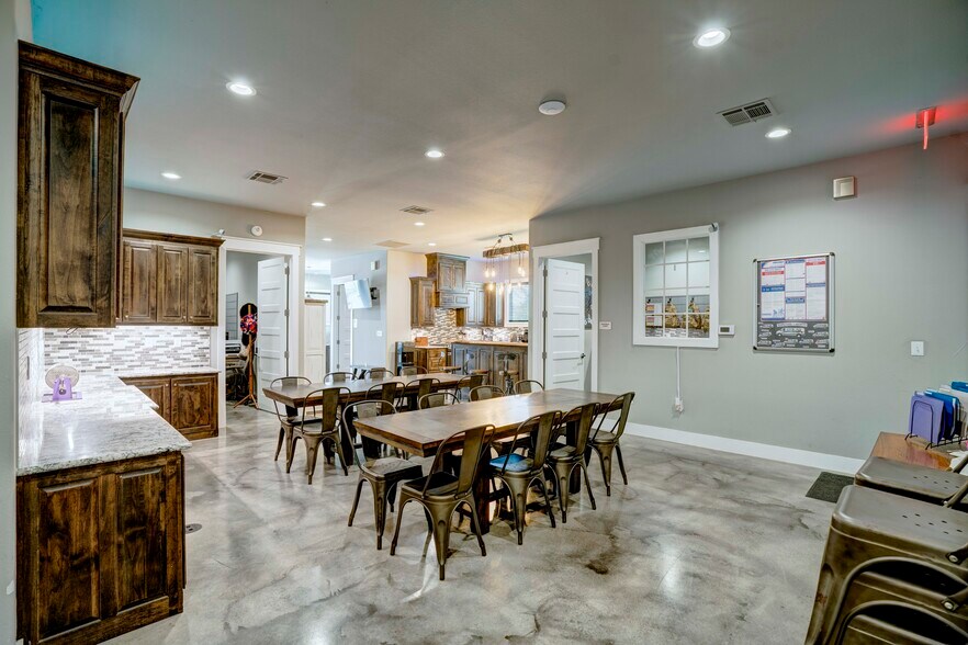 More Photos Of 5805 Starnes Rd, Watauga Office For Sale