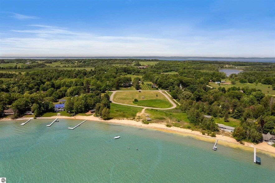 More Photos Of 18599 Mission Rd, Traverse City Hotel For Sale