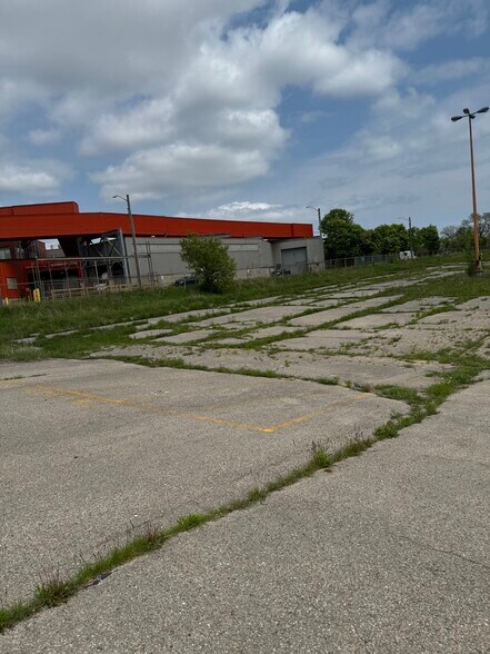 More Photos Of 0 Simcoe St S, Oshawa Land For Lease
