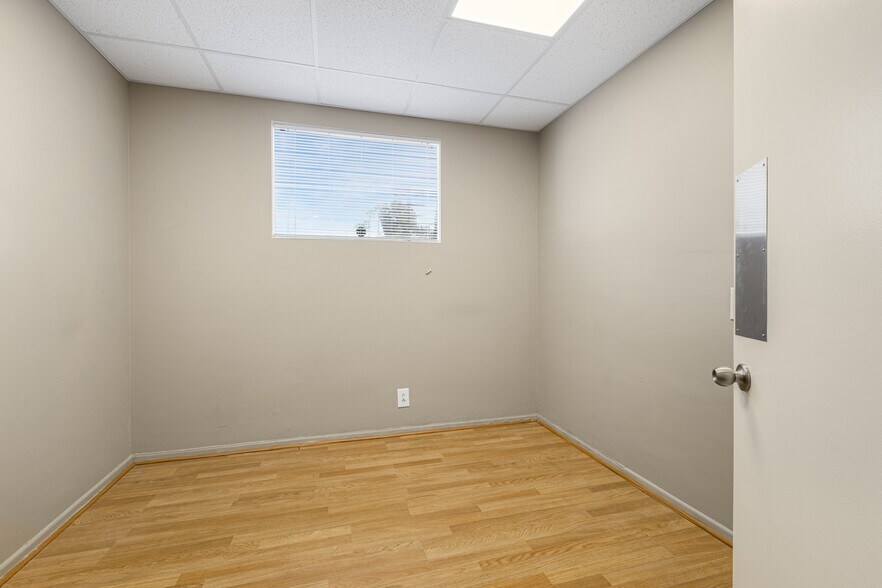 More Photos Of 10738 Riverside Dr, North Hollywood Medical For Lease