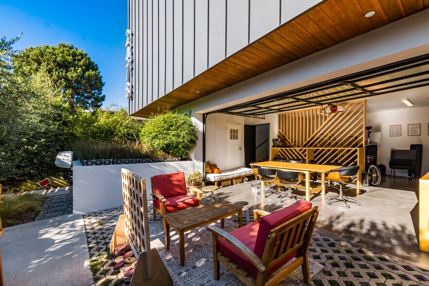 More Photos Of 2478 Penmar Ave, Venice Dormitory For Sale