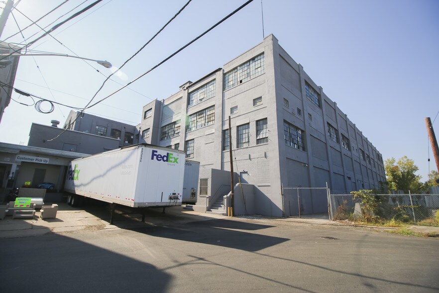 More Photos Of 39 Meade St, Trenton Distribution For Lease