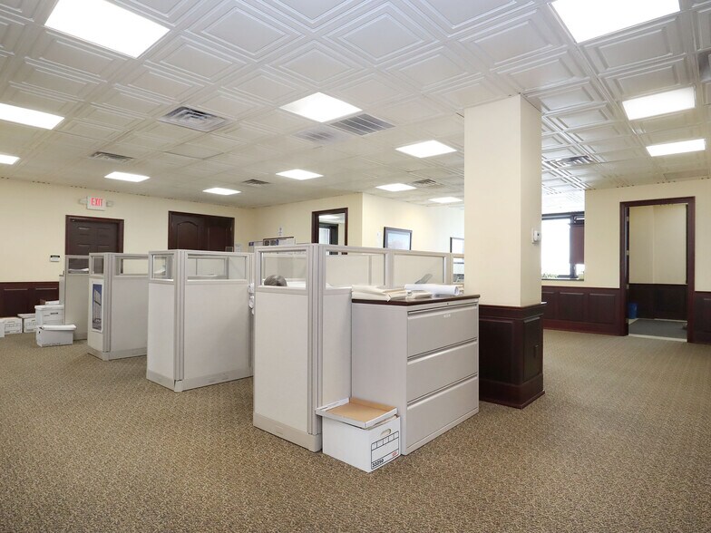 More Photos Of 188 Van Buren St, Staten Island Warehouse For Sale