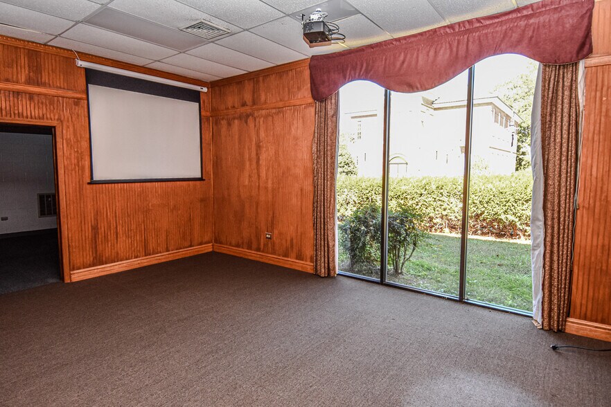 More Photos Of 16 Jackson St, Zebulon Light Distribution For Sale