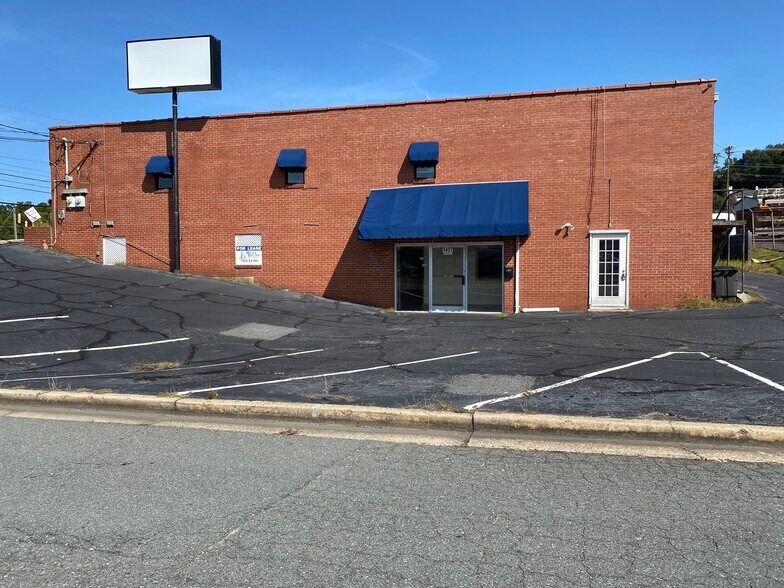 Primary Photo Of 1425-1427 Peters Creek Pky, Winston-Salem Medical For Lease