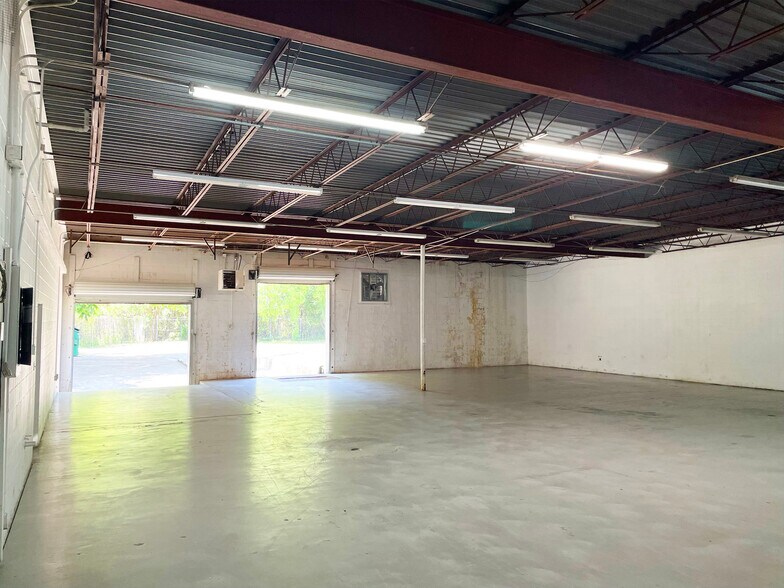 More Photos Of 2765 Magnolia St, Orangeburg Light Distribution For Sale