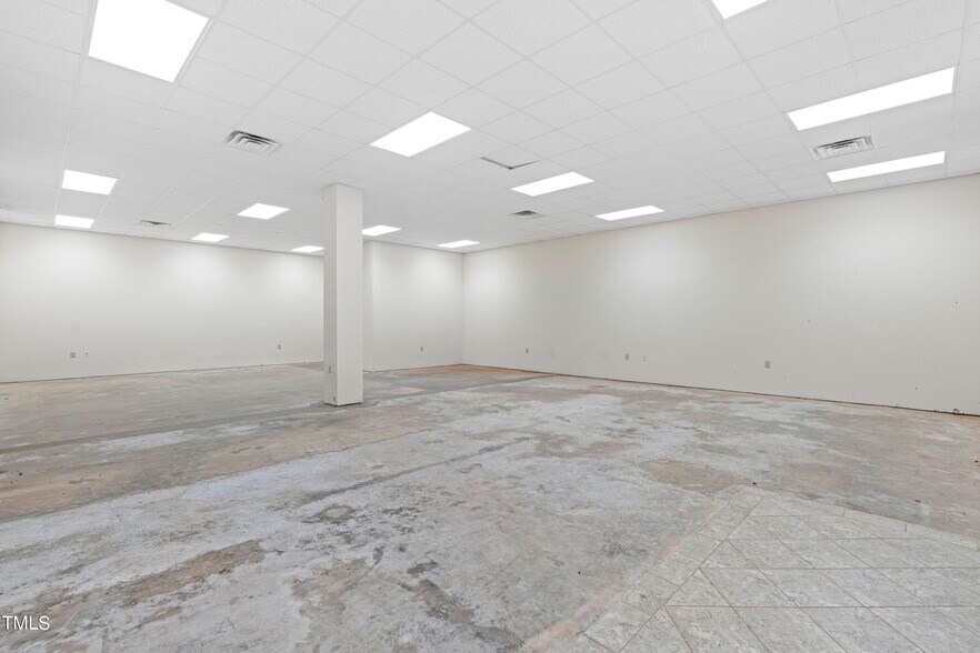 More Photos Of 5706 Chapel Hill Rd, Raleigh Office Residential For Lease
