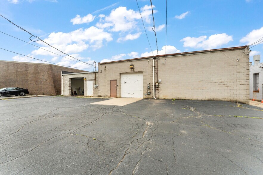 More Photos Of 6675 Broadway, Merrillville Auto Repair For Lease