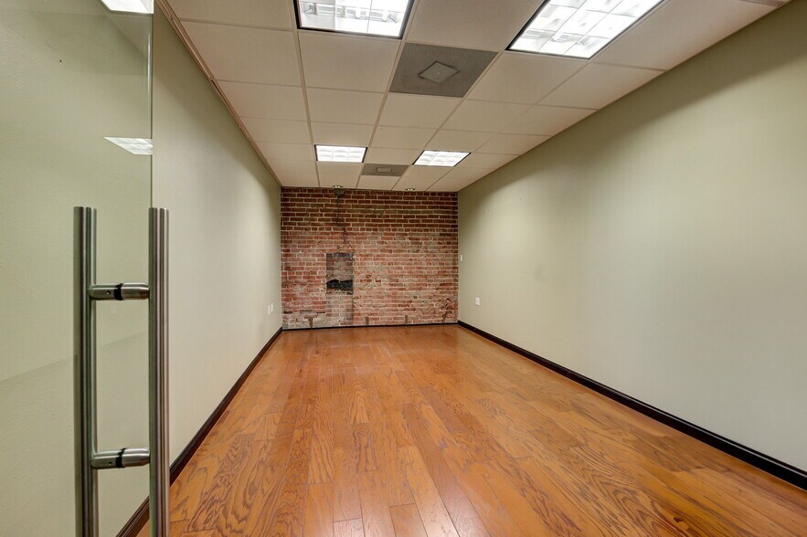 More Photos Of 1008 W Main St, Oklahoma City Office For Lease