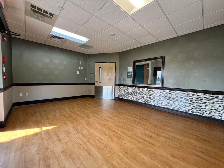 More Photos Of 923 S Broadway, Portland Medical For Sale