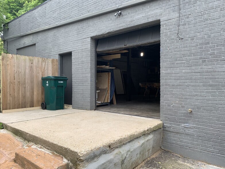 More Photos Of 2284 Quebec Rd, Cincinnati Flex For Lease