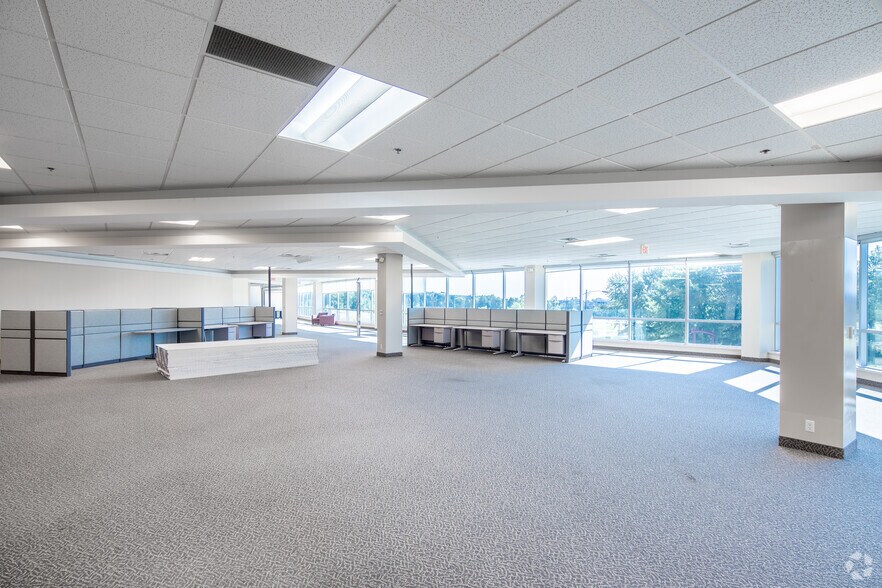 More Photos Of 445 Wes Graham Way, Waterloo Office For Lease