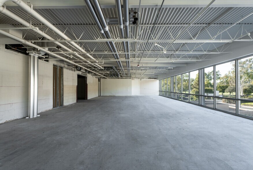 More Photos Of 130 Robin Hill Rd, Goleta Loft Creative Space For Lease