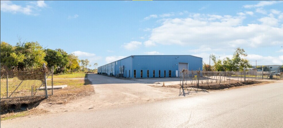 More Photos Of 9202 Lambright Rd, Houston Warehouse For Sale