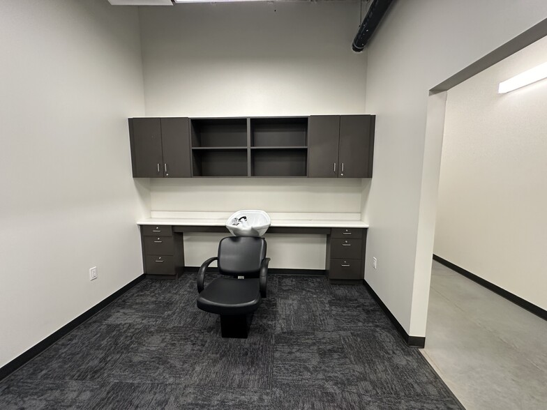 More Photos Of 382 Channel Dr, Port Washington Office For Lease