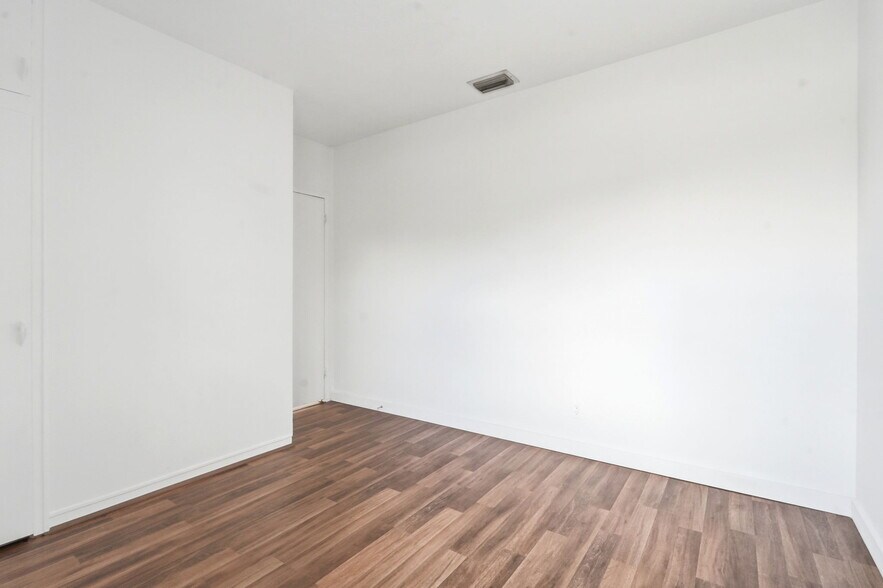 More Photos Of 1030 Camphor Ln, Deland General Retail For Sale