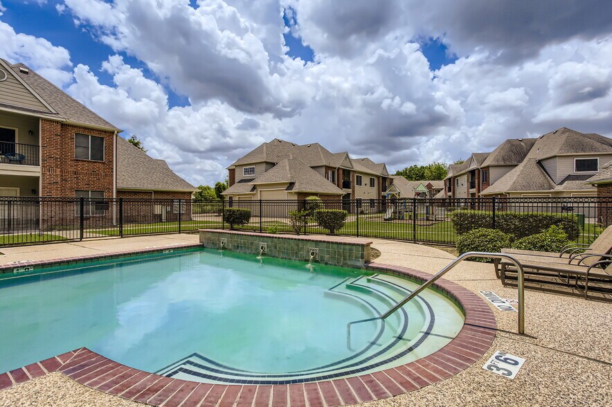 More Photos Of 12380 Wood Bayou Dr, Houston Apartments For Sale