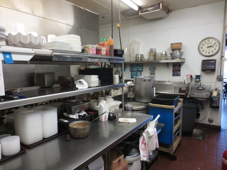 More Photos Of 818 N Pacific Ave, Glendale General Retail For Lease