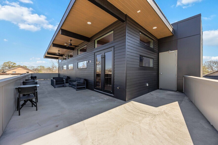 More Photos Of 5214 Harrisburg Blvd, Houston Office For Lease