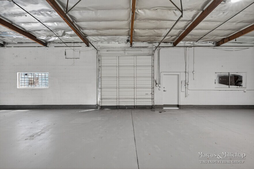 More Photos Of 19340 Londelius St, Northridge Warehouse For Sale