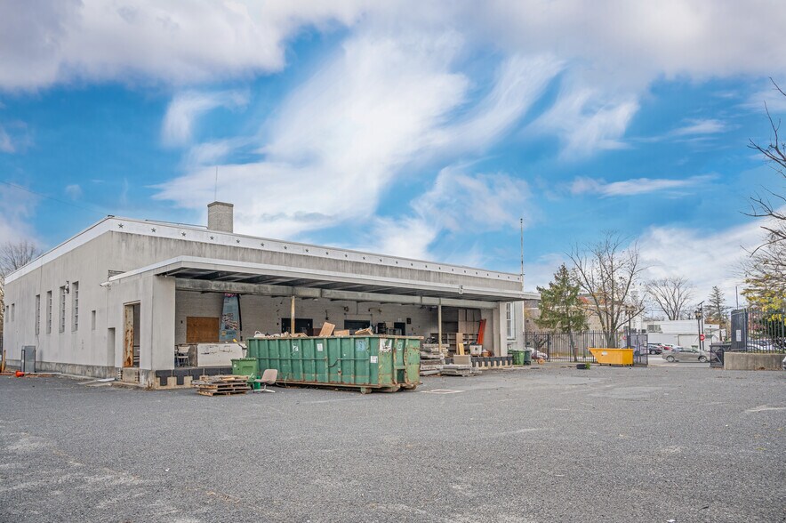 More Photos Of 19 Clifton Ave, Lakewood Post Office For Lease