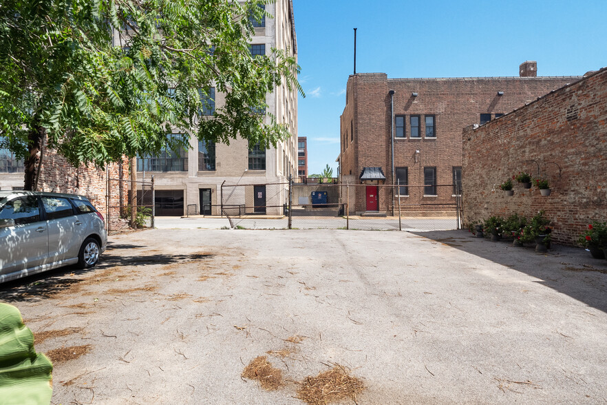 More Photos Of 2007-2009 Locust St, Saint Louis Storefront Retail Residential For Lease