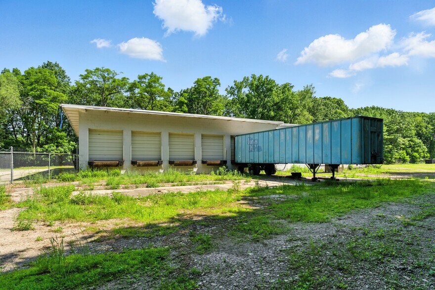 More Photos Of 15 Whipple St, Springfield Distribution For Sale