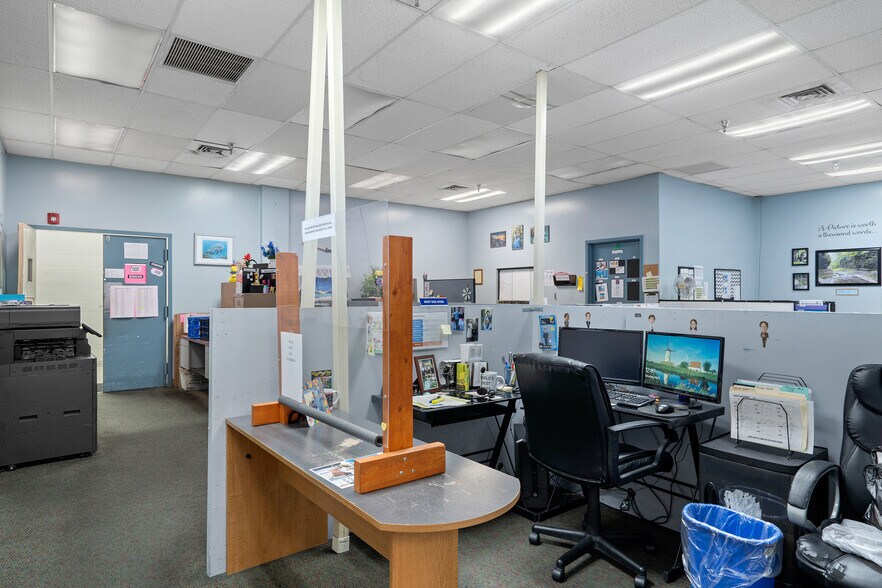 More Photos Of 1624 N Meadowcrest Blvd, Crystal River Manufacturing For Lease