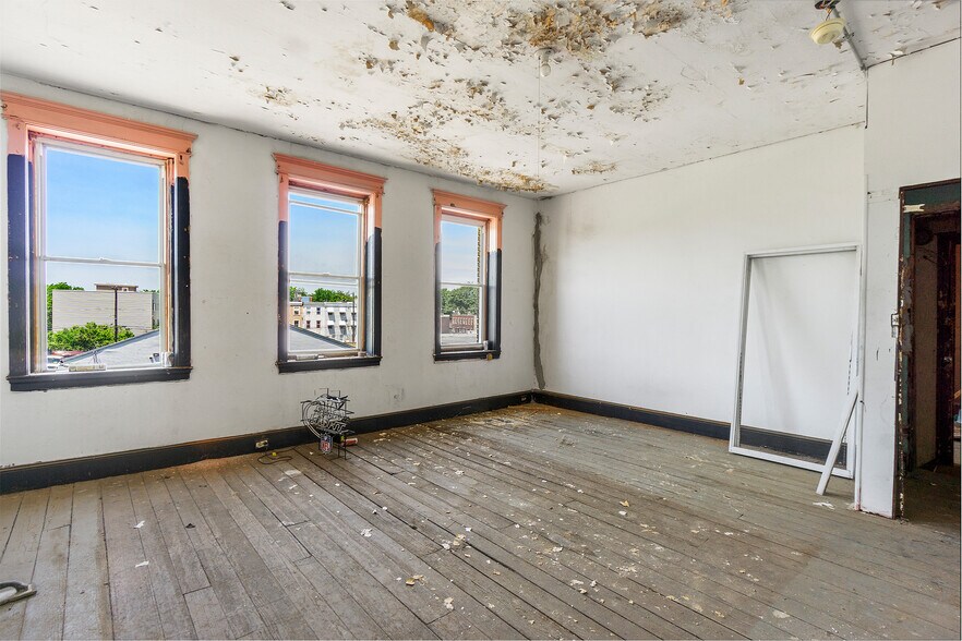 More Photos Of 2111 Germantown Ave, Philadelphia Bar For Sale