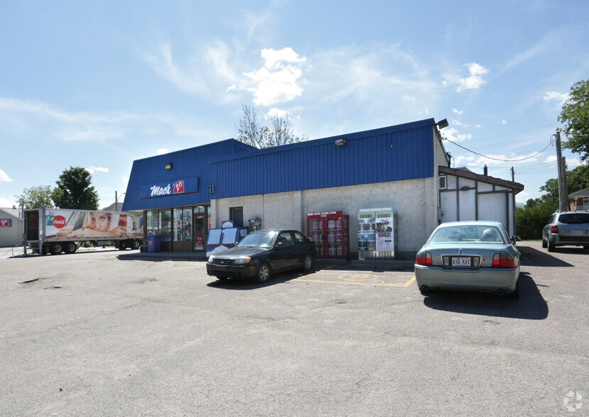 More Photos Of 12 Raglan St N, Renfrew Convenience Store For Sale