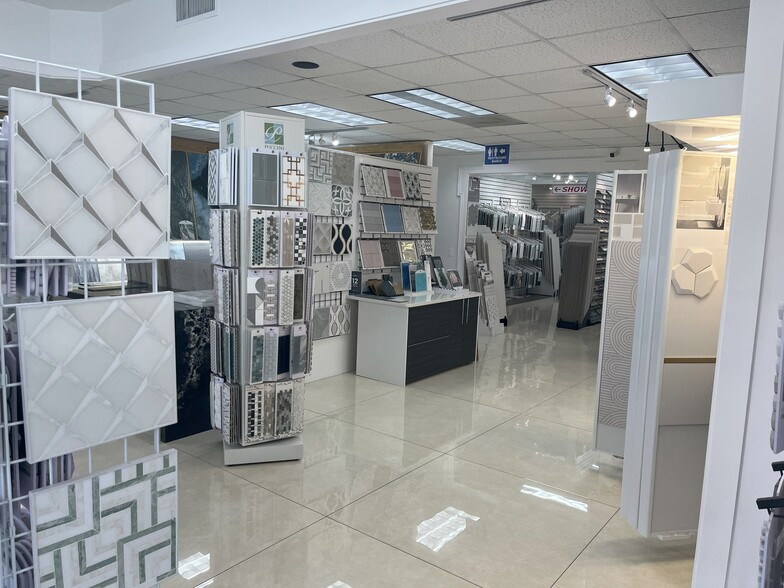 More Photos Of 1711-1759 N Powerline Rd, Pompano Beach Showroom For Lease