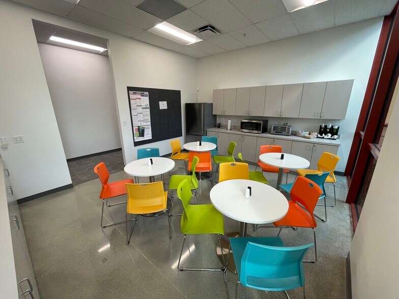 More Photos Of 3001-3045 N Commerce Pky, Miramar Office For Lease