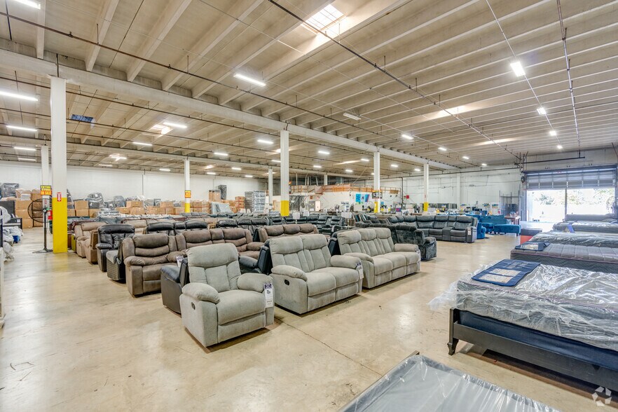 More Photos Of 5240-5260 NW 167th St, Hialeah Warehouse For Lease