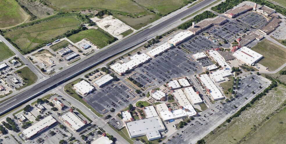 More Photos Of 3939 S Interstate 35 S, San Marcos Unknown For Lease