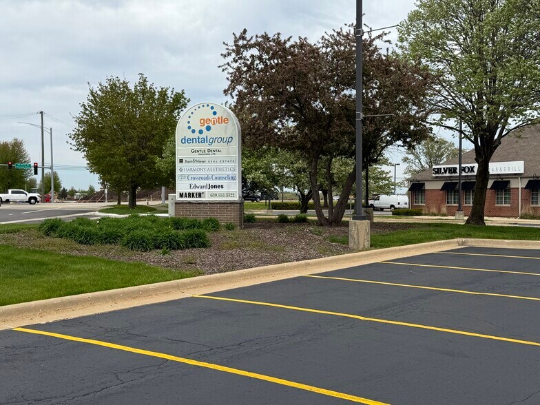 More Photos Of 608 E Veterans Pky, Yorkville Medical For Lease