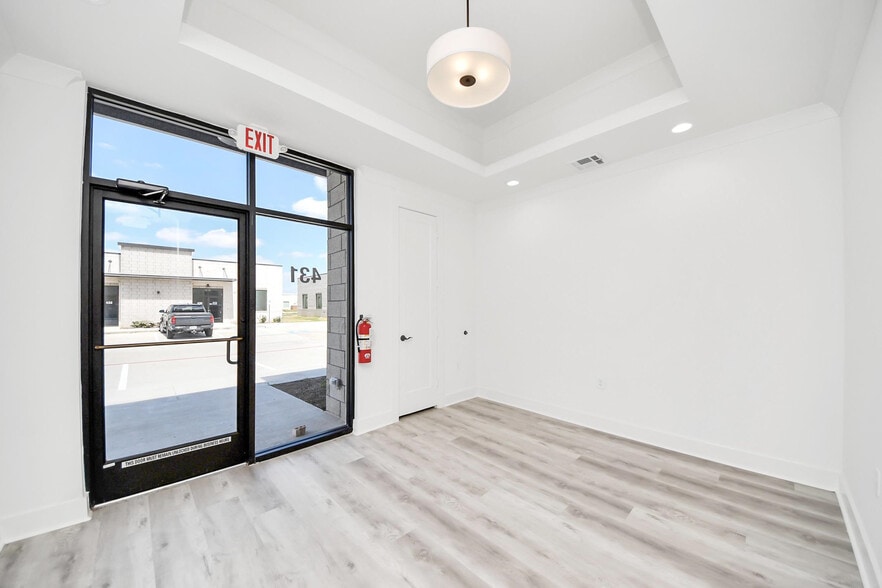 More Photos Of 30625 Kingsland Blvd, Brookshire Office For Lease