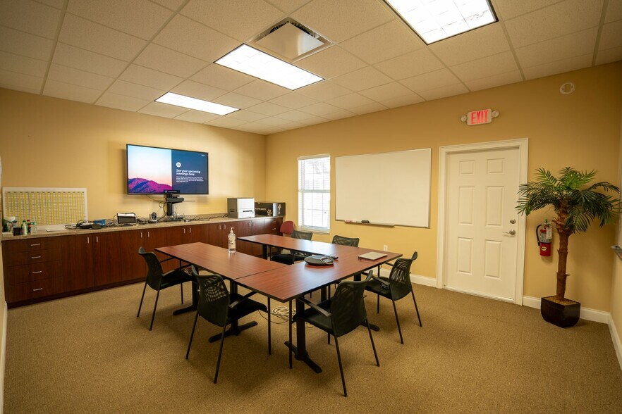 More Photos Of 1341 Providence Rd, Brandon Coworking Space