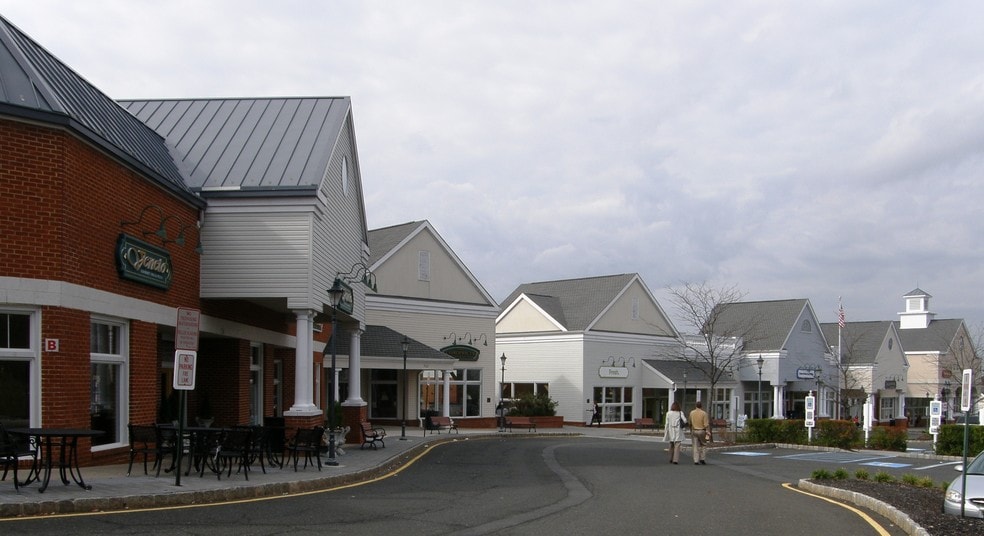 More Photos Of 546-574 Allen Rd, Basking Ridge General Retail For Lease
