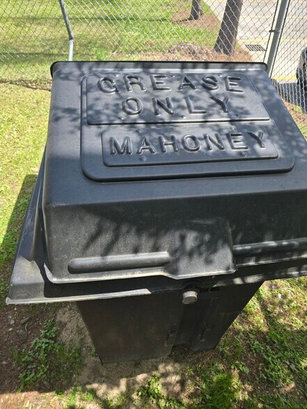 More Photos Of 2705 W Highway 30, Gonzales Freestanding For Lease