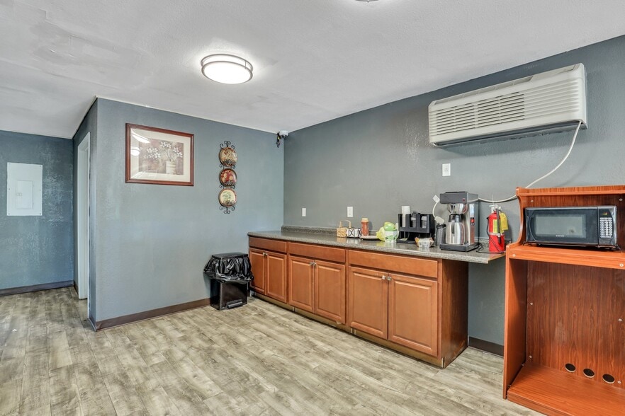 More Photos Of 4071 US 17, Richmond Hill Hotel For Sale