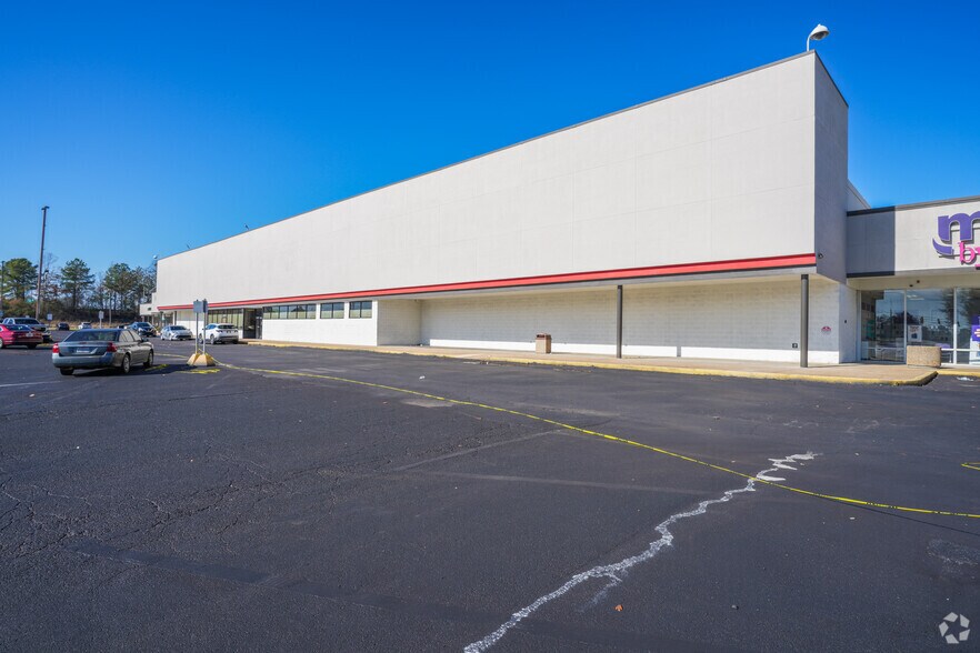 Primary Photo Of 3188-3318 W Northside Dr, Jackson Storefront For Sale