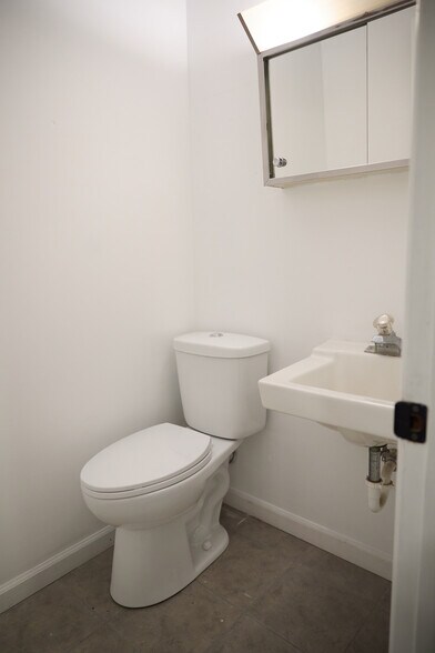 More Photos Of 3494 S Hamilton Rd, Columbus Office For Lease