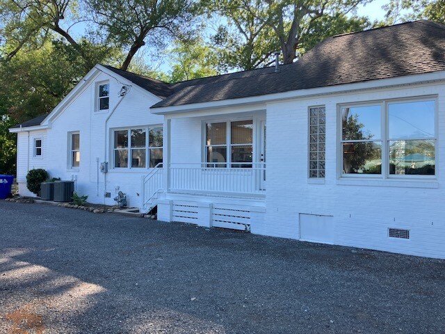 Primary Photo Of 1411 Ashley River Rd, Charleston Freestanding For Sale